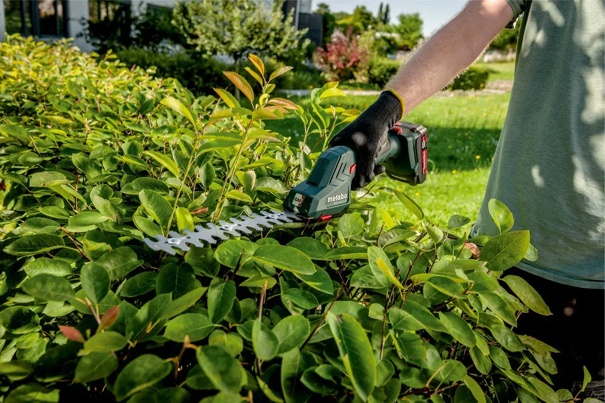 Cordless Grass Shear Metabo SGS 18 LTX Q Photo 5