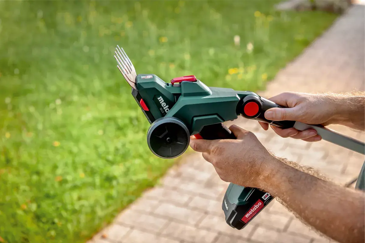 Cordless Grass Shear Metabo SGS 18 LTX Q Photo 8