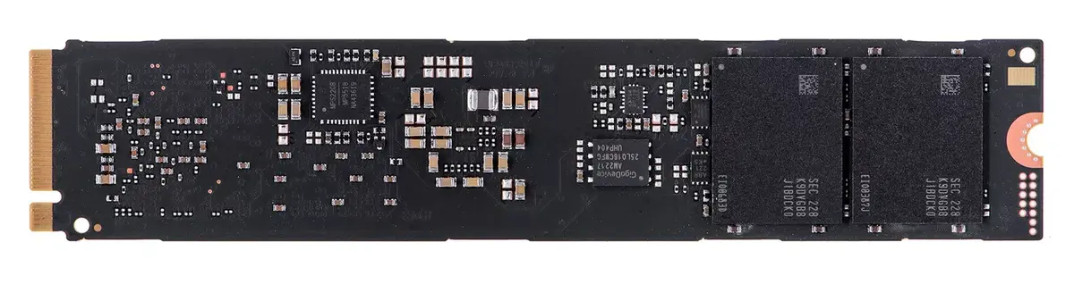 Samsung PM9A3 M.2 NVMe PCIe Gen4 SSD 3,84 ТБ Photo 4