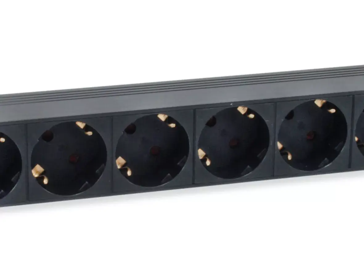 Jaudas sadales bloks Equip 8-Outlet Vācijas IEC C14 Photo 3