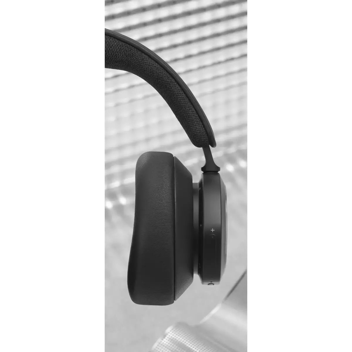 Наушники Bang & Olufsen BeoPlay Portal Photo 10