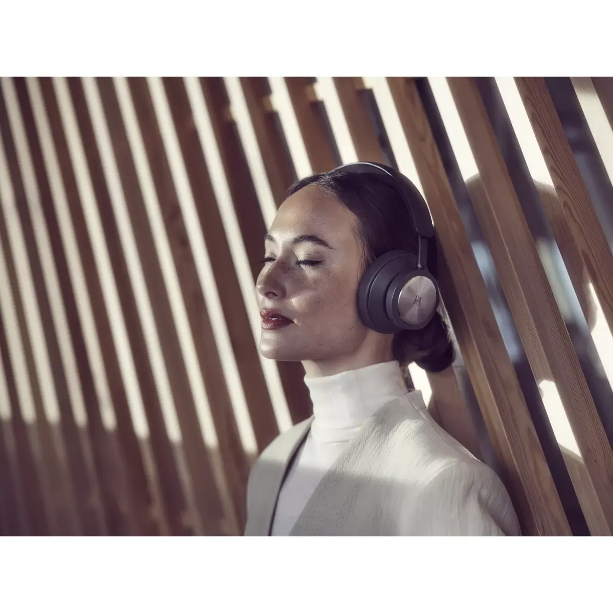 Наушники Bang & Olufsen BeoPlay Portal Photo 12