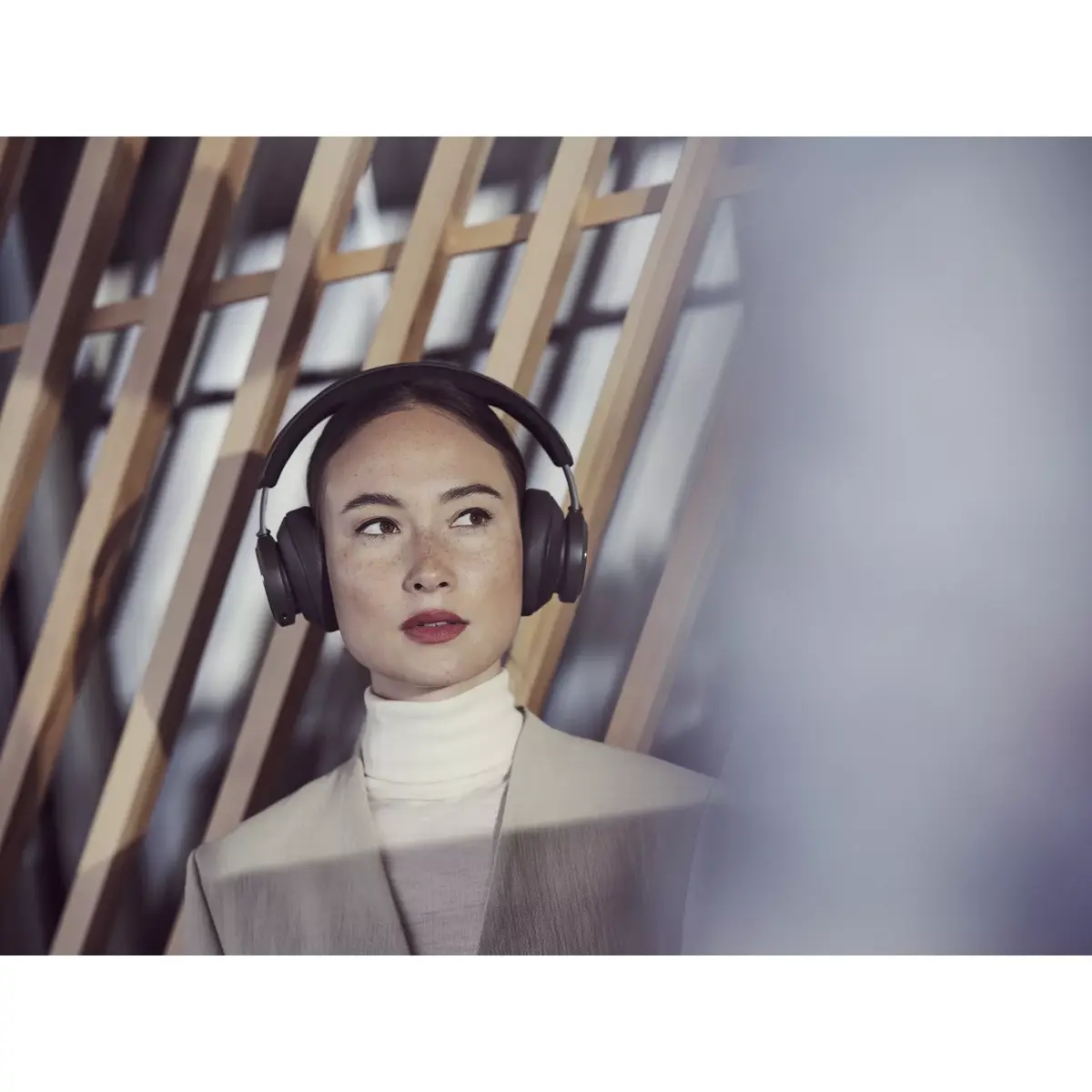 Наушники Bang & Olufsen BeoPlay Portal Photo 13