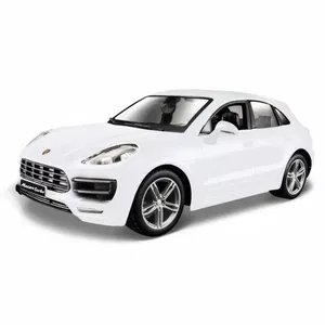 Металлическая модель Bburago Porsche Macan масштаб 1:24 белая