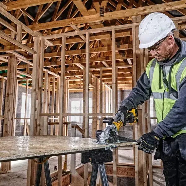 Дисковая пила DeWALT DCS571NT-XJ Photo 6
