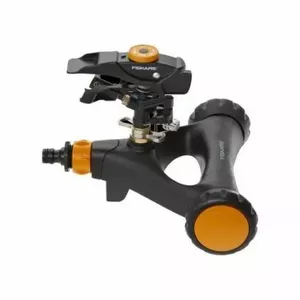 Импульсный дождеватель Fiskars 1023656 металлический на колесах для полива газона и клумб