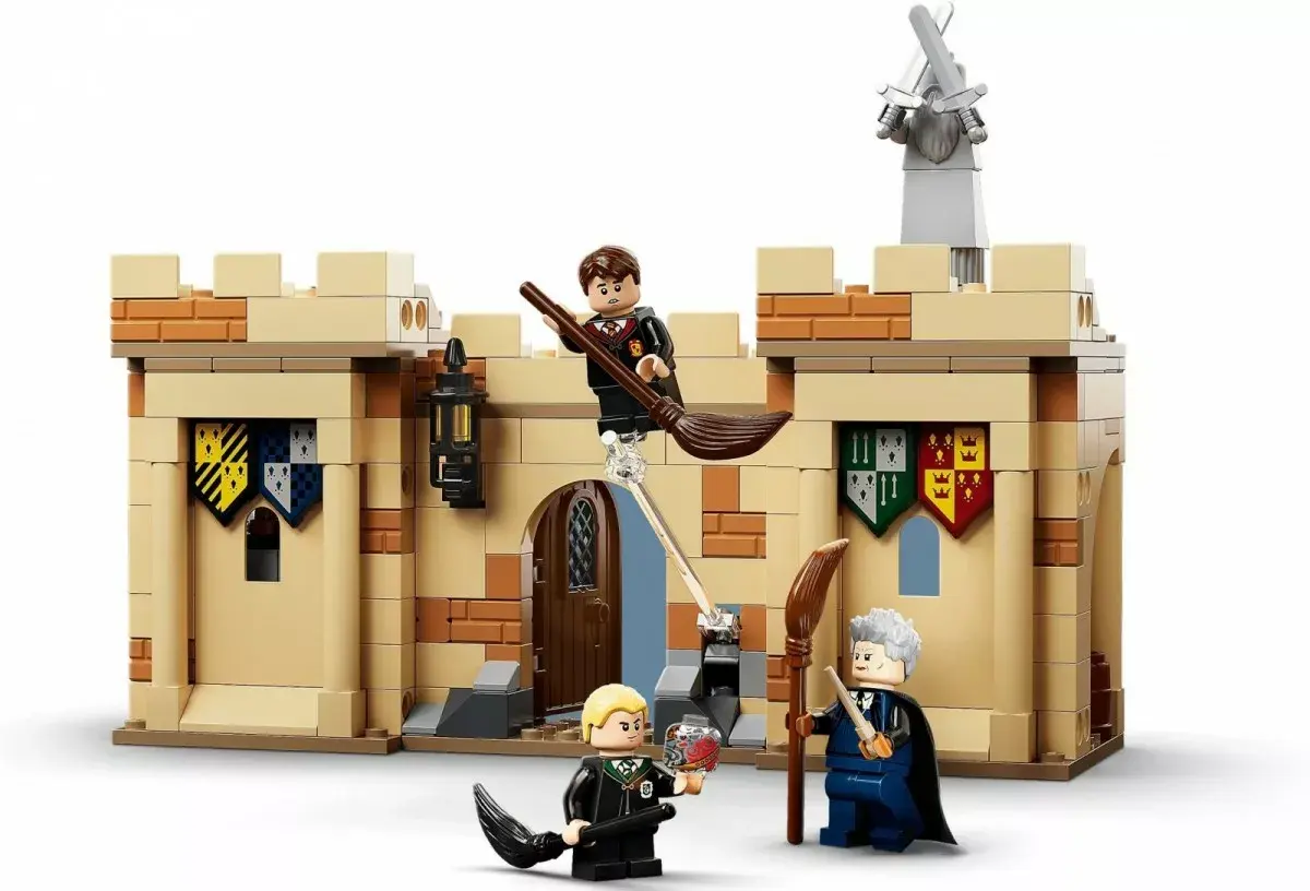 LEGO Harry Potter Hogwarts First Flying Lesson 76395 Photo 2