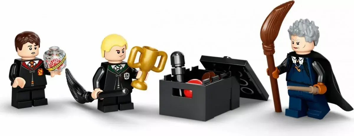 LEGO Harry Potter Hogwarts First Flying Lesson 76395 Photo 3