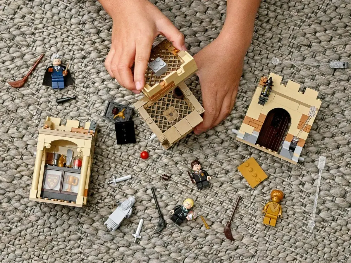 LEGO Harry Potter Hogwarts First Flying Lesson 76395 Photo 12