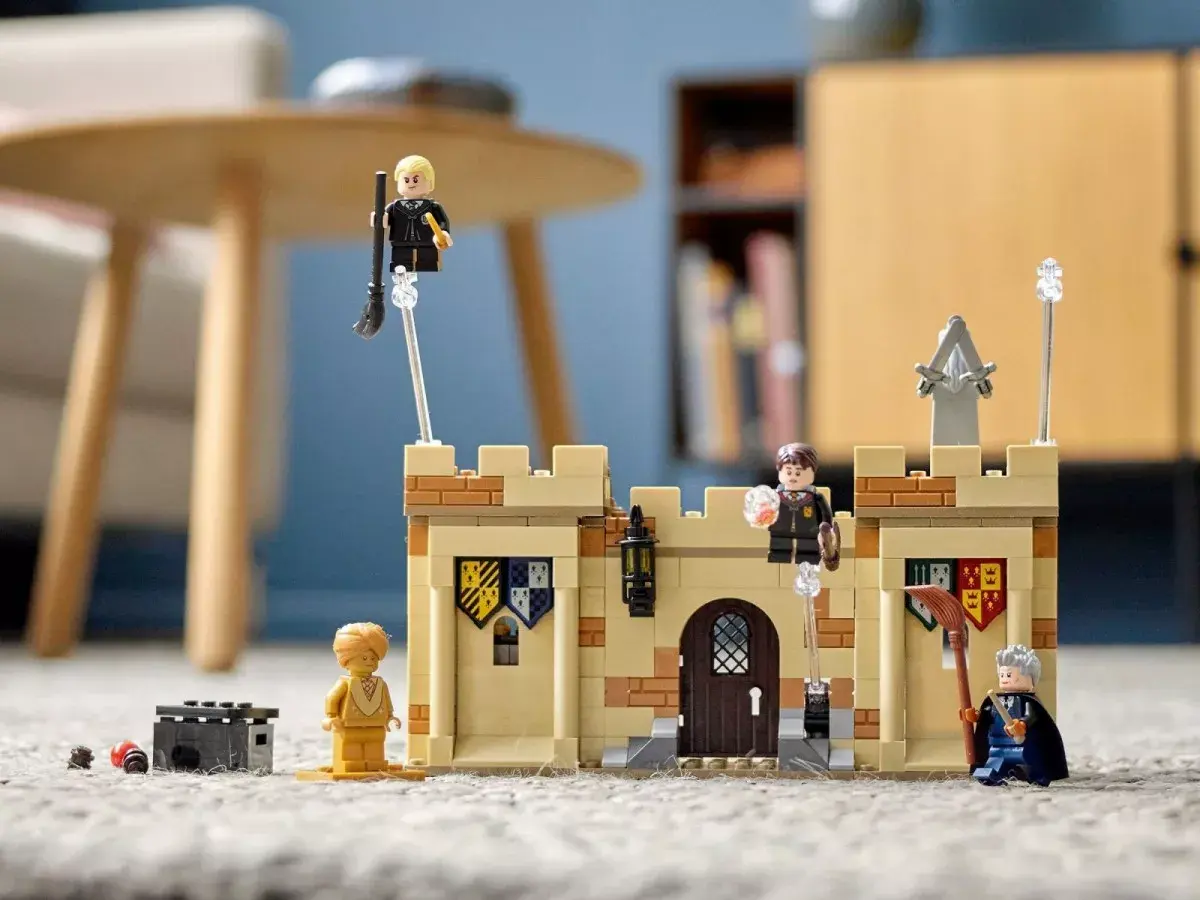 LEGO Harry Potter Hogwarts First Flying Lesson 76395 Photo 14