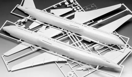 REVELL Boeing 767-300ER model kit 1:144 Photo 6