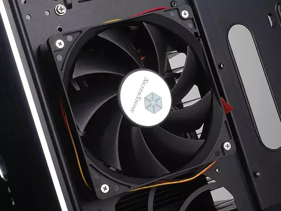 PC Case Silverstone TJ04-E Photo 11