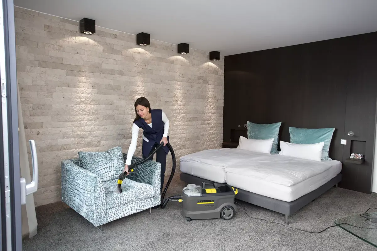 Bungu mitrās tīrīšanas putekļsūcējs Karcher Puzzi 10/1 Edition Photo 4