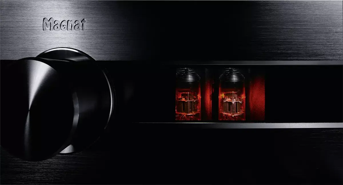 Magnat MA 900 integrated home amplifier Photo 2
