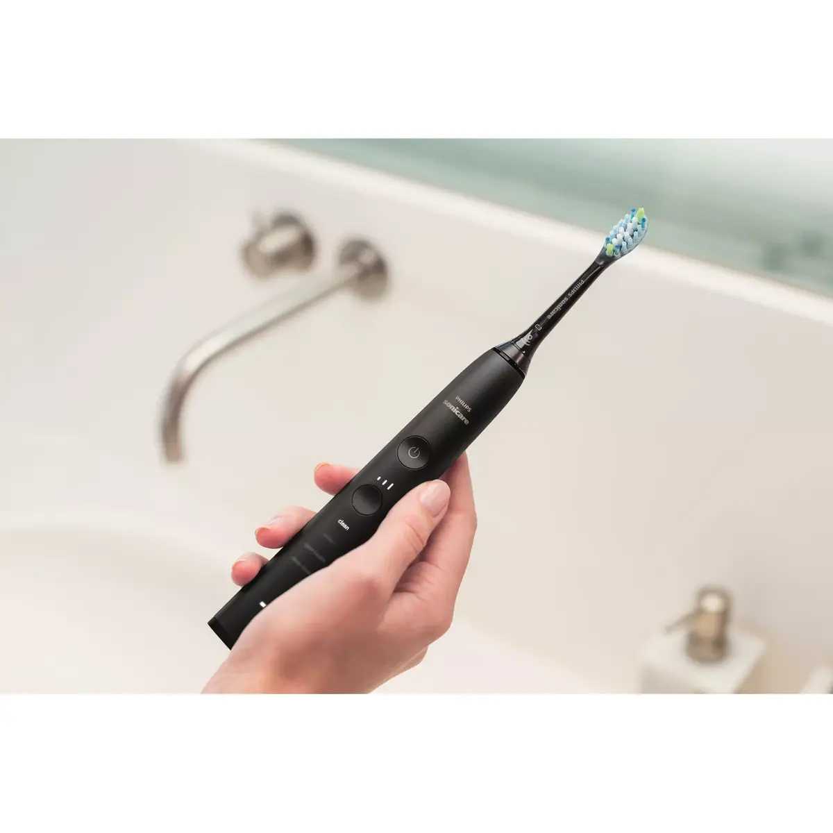 Sonic toothbrush Philips Sonicare DiamondClean 9000 HX9911 Photo 3
