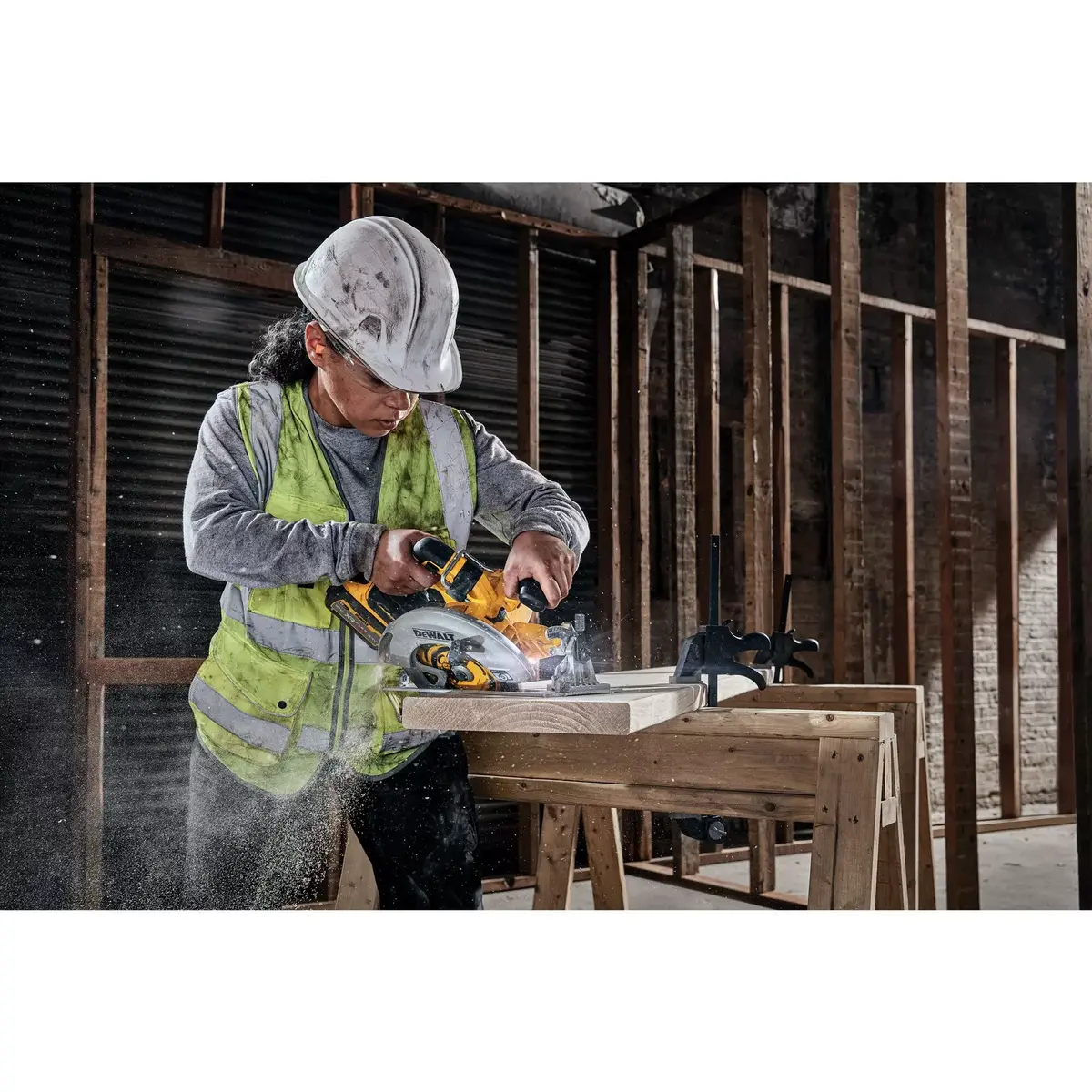 Портативная циркулярная пила DeWALT DCS573NT-XJ Photo 5
