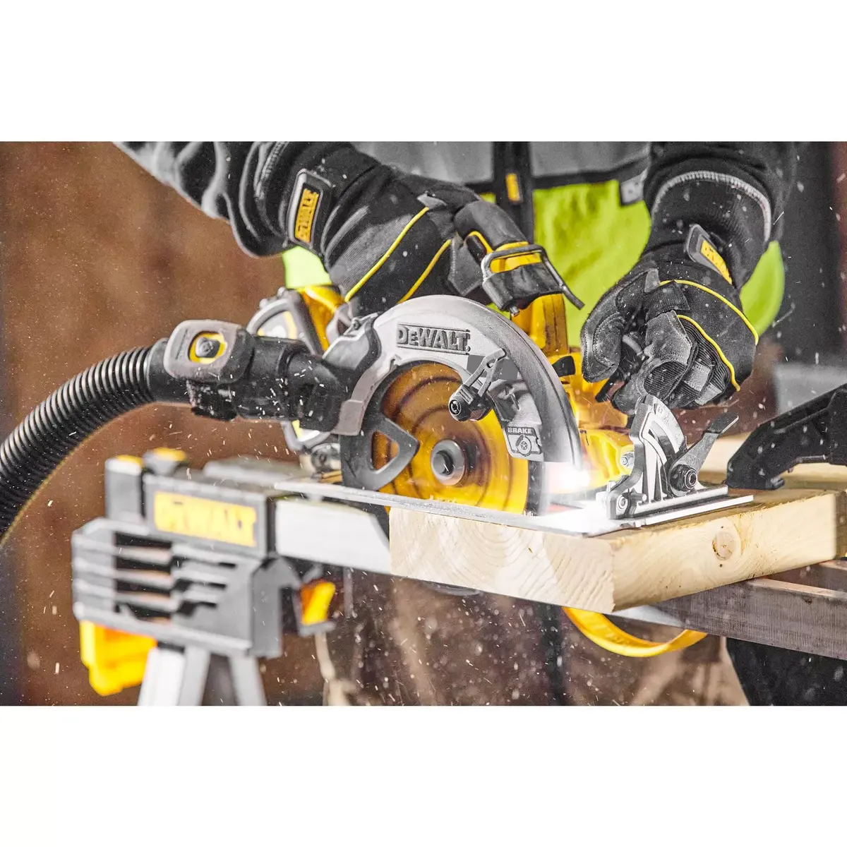 Портативная циркулярная пила DeWALT DCS573NT-XJ Photo 8