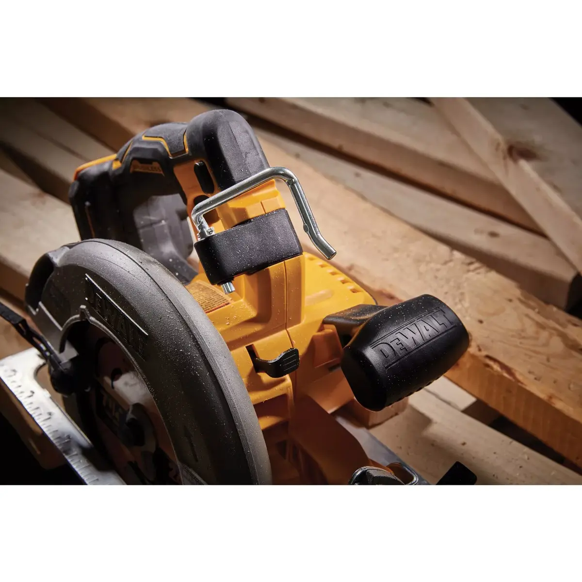 Портативная циркулярная пила DeWALT DCS573NT-XJ Photo 14
