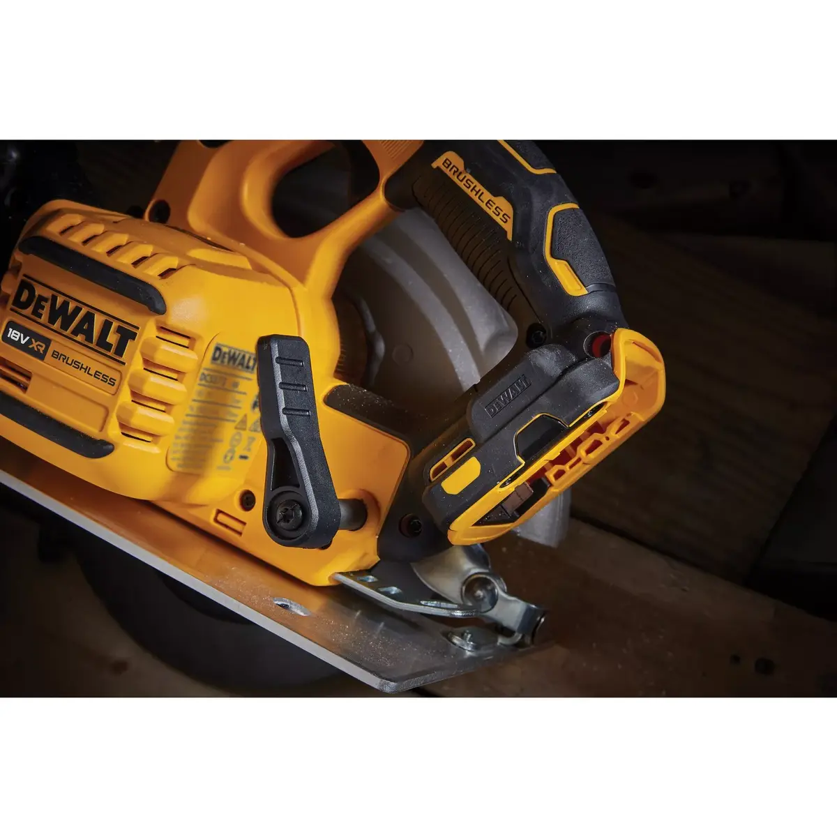 Портативная циркулярная пила DeWALT DCS573NT-XJ Photo 16