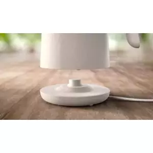 Cordless kettle on 360° pirouette base for easy lifting