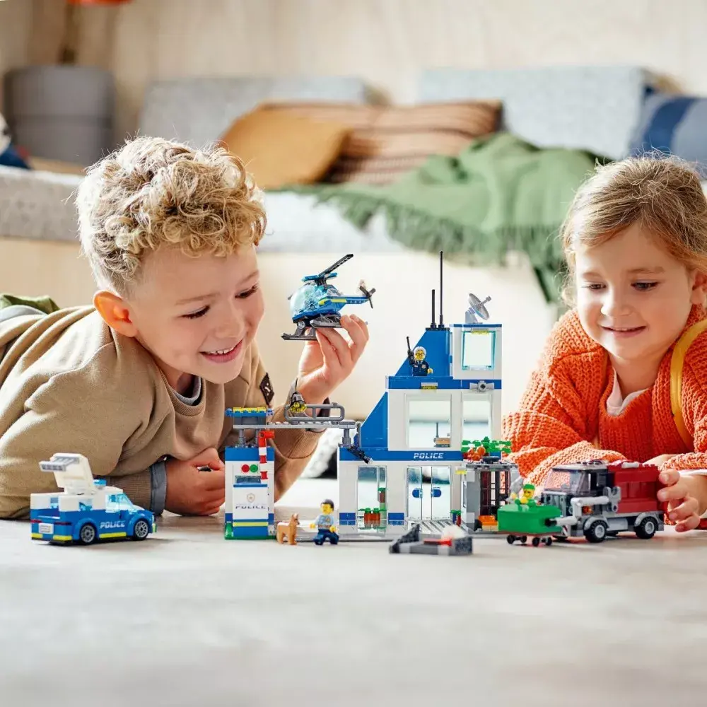 LEGO Police Station set 60316 — City series Photo 19