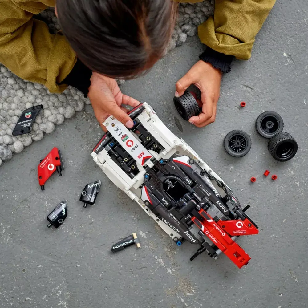 LEGO Formula E Porsche 99X Electric model 42137 Photo 15