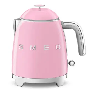 Электрический мини-чайник Smeg 50's Style KLF05PKEU розового цвета с емкостью 0,8 л мощностью 1400 Вт и пластиковым корпусом