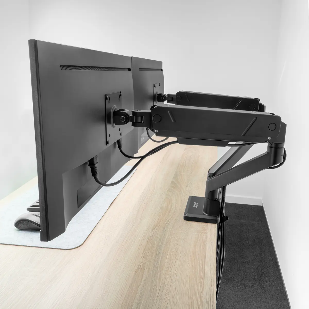 ACT AC8312 Dual Monitor Desk Mount Photo 21