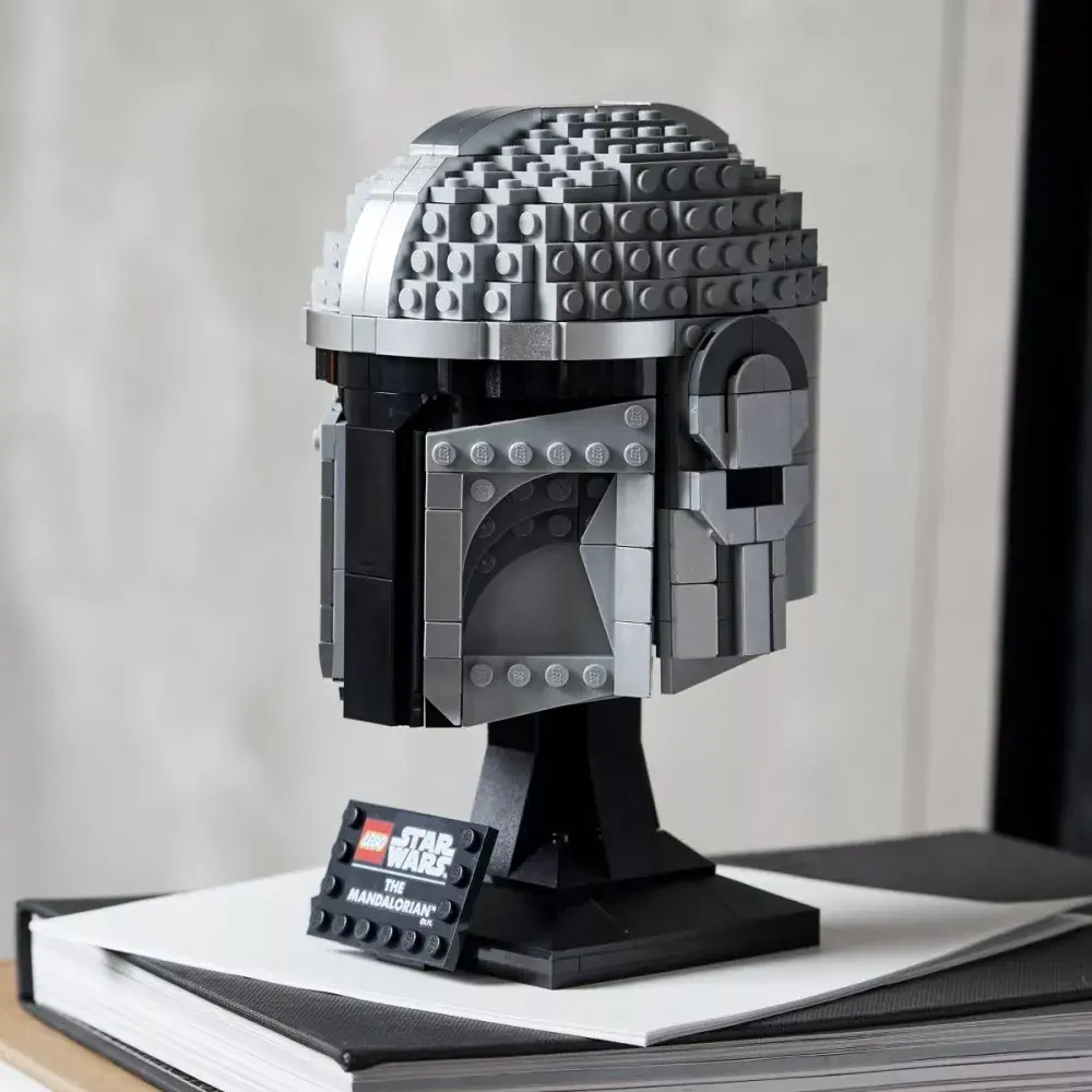 LEGO Mandalorian Helmet 75328 display model Photo 13