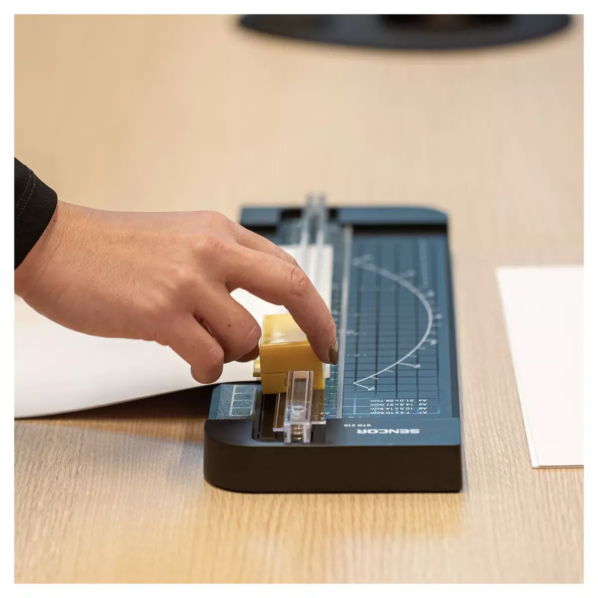 Paper cutter SENCOR STR 210 Photo 6