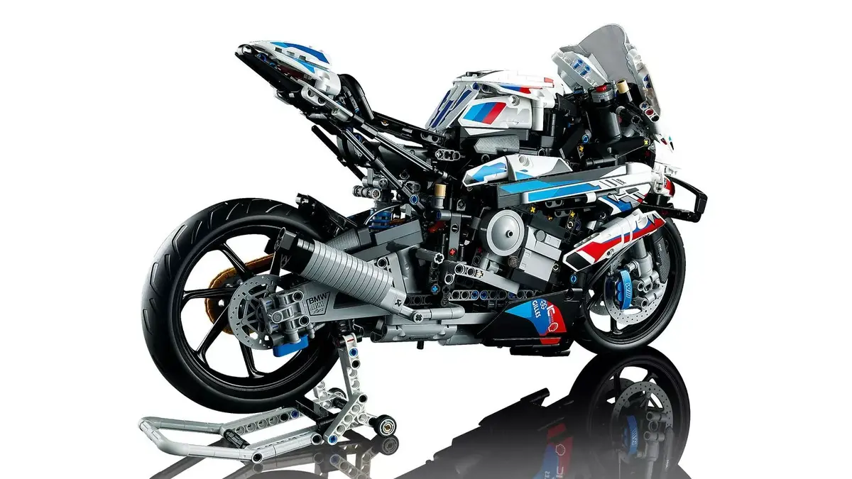 LEGO Technic BMW M1000RR 42130 motorcycle model Photo 11