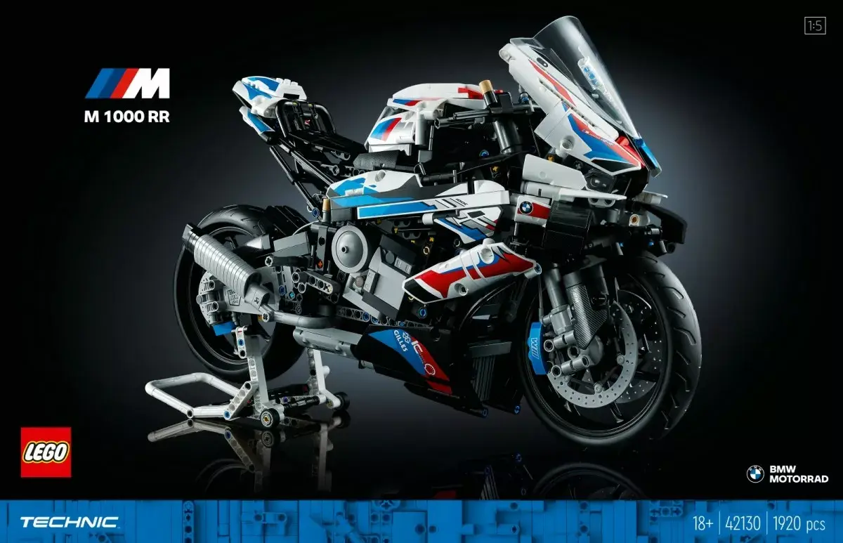 LEGO Technic BMW M1000RR 42130 motorcycle model Photo 8