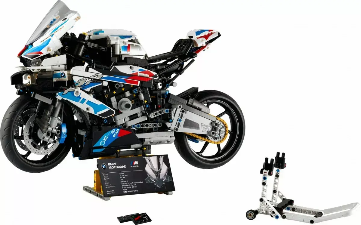 LEGO Technic BMW M1000RR 42130 motorcycle model Photo 15