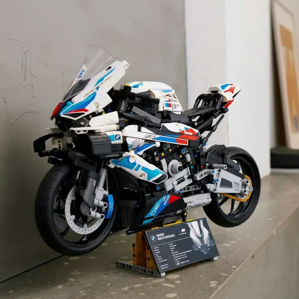 LEGO Technic BMW M1000RR 42130 motorcycle model Photo 19