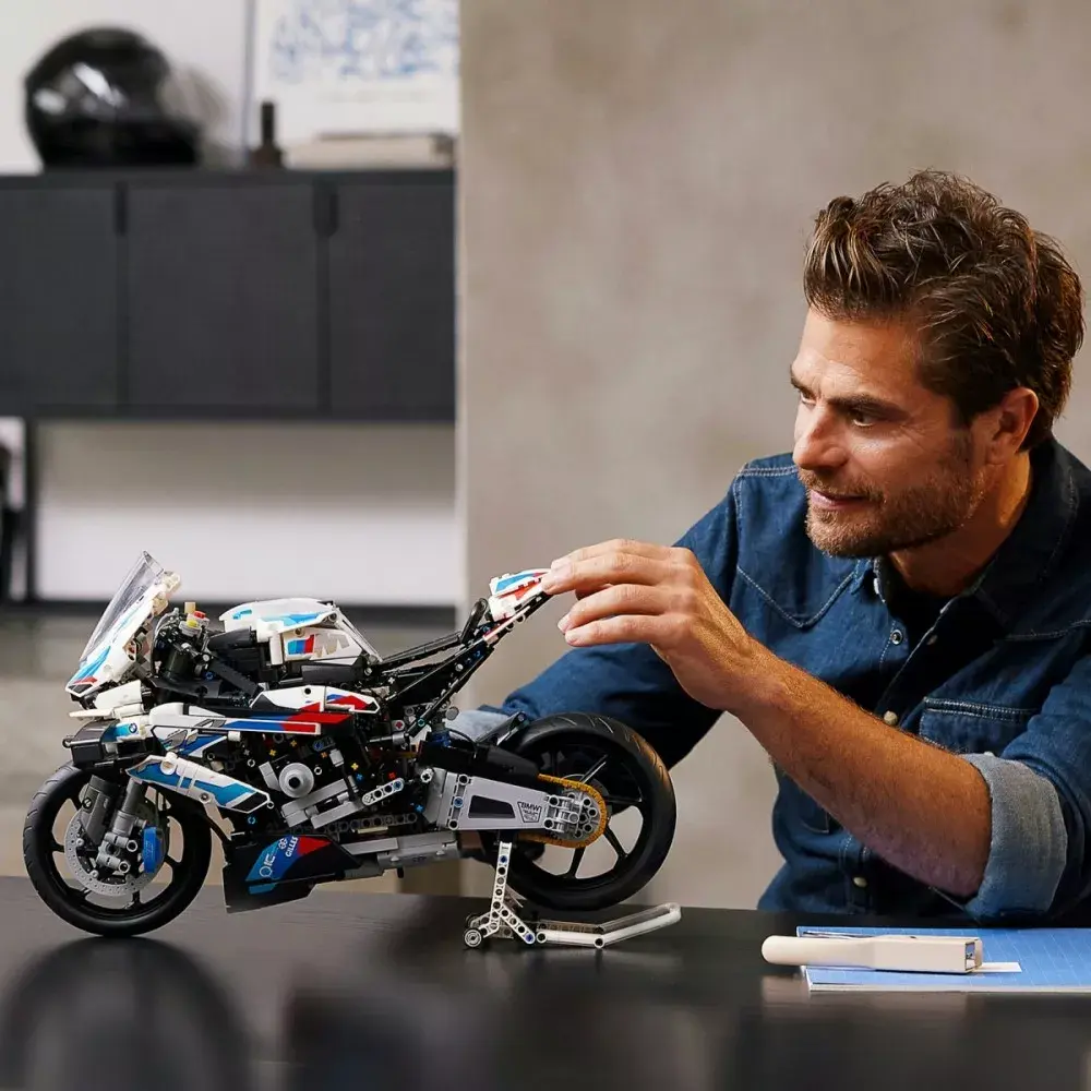 LEGO Technic BMW M1000RR 42130 motorcycle model Photo 20