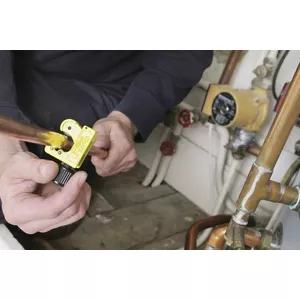 Режущий труборез STANLEY 0-70-448 — ручной труборез для металла и пластика, регулируемая пропускная способность