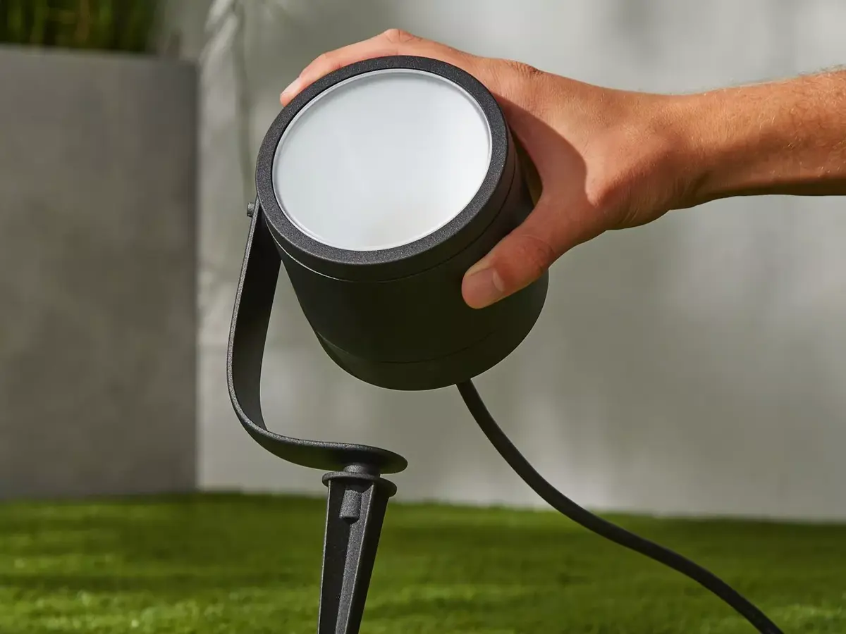 Smart pedestal/post lighting Philips Hue Lily XL Outdoor spot light Photo 2