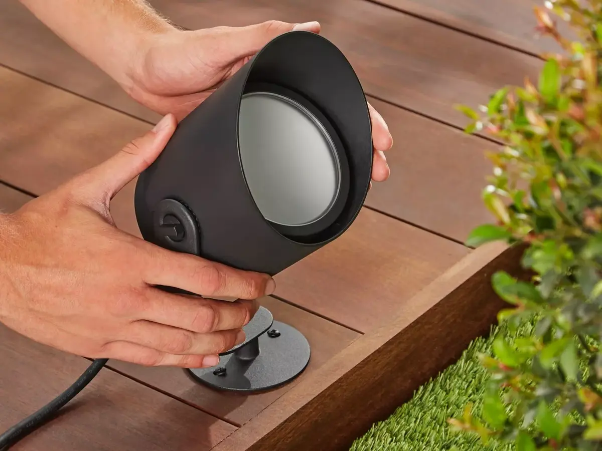 Smart pedestal/post lighting Philips Hue Lily XL Outdoor spot light Photo 3