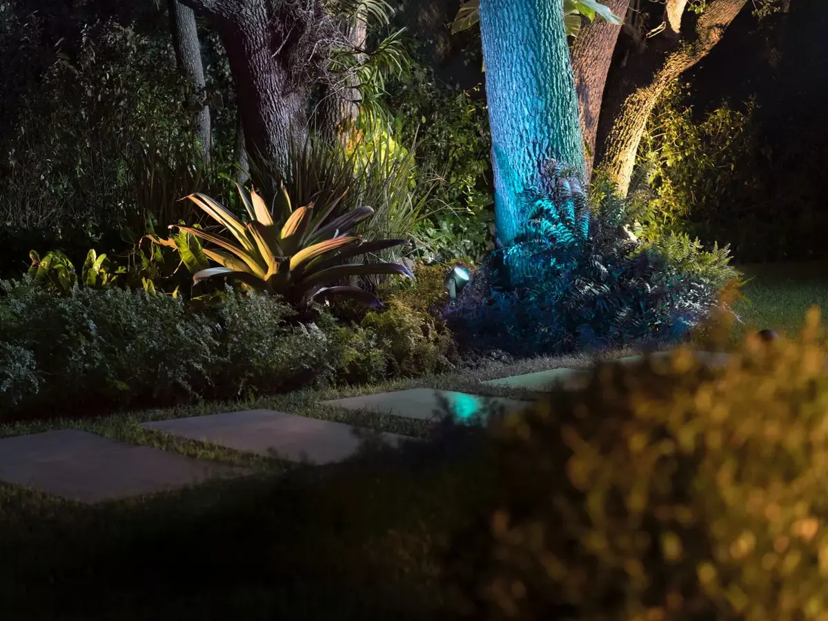 Smart pedestal/post lighting Philips Hue Lily XL Outdoor spot light Photo 4