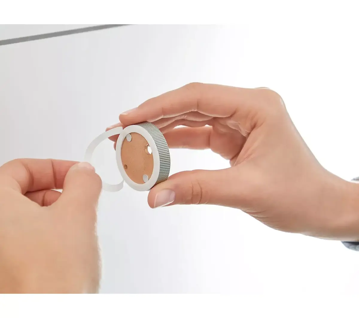 Tesa 40301-00000-00 toilet roll holder Photo 5
