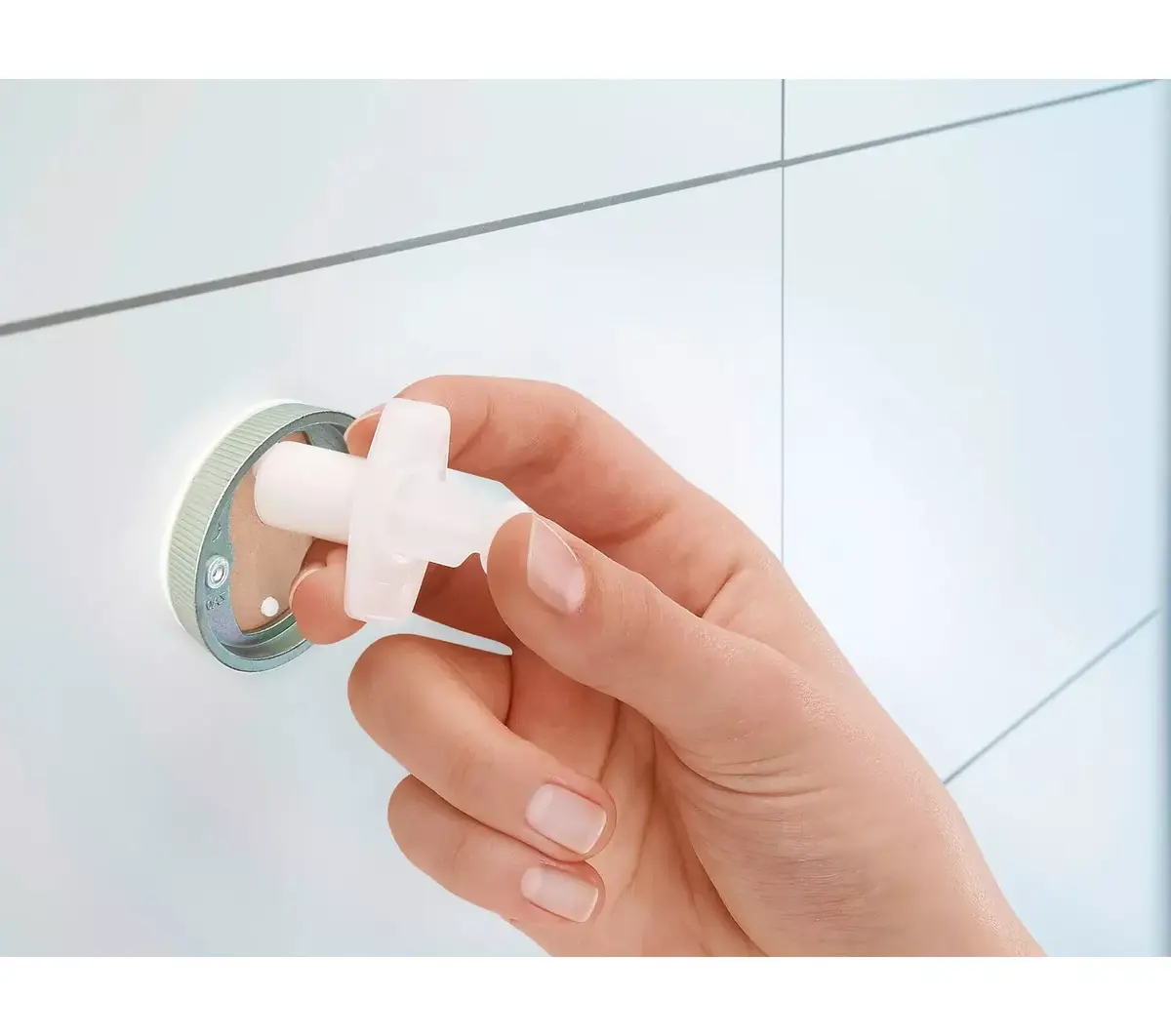 Tesa 40301-00000-00 toilet roll holder Photo 6