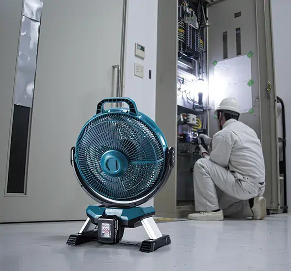 Ударный шуруповёрт Makita DCF301Z Photo 2
