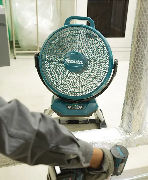 Ударный шуруповёрт Makita DCF301Z Photo 3