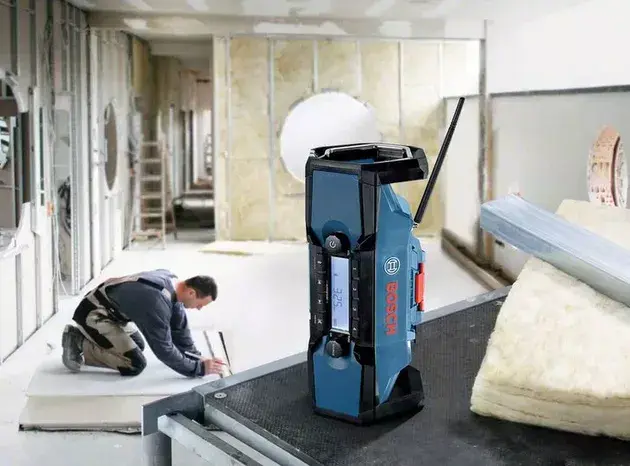 Bosch GPB 18V-2 C Professional portable radio Photo 3