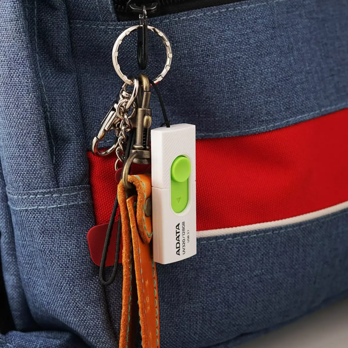 ADATA UV320 128 GB USB Type-A 3.2 Gen 1 zibatmiņa Photo 4