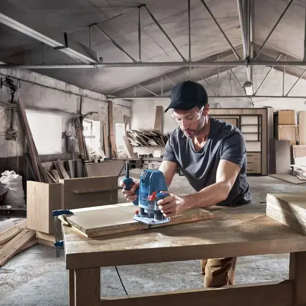 Bosch GOF 130 Router Photo 3