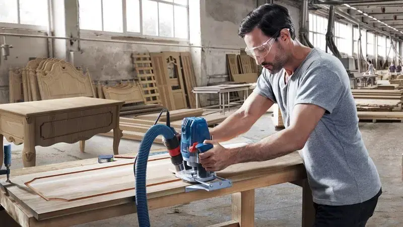 Bosch GOF 130 Router Photo 6