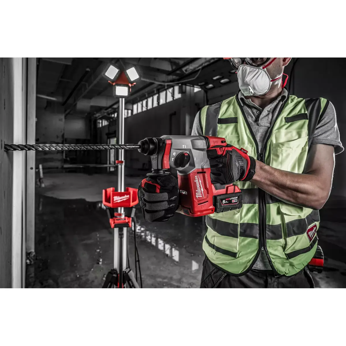 Milwaukee M18 BLH SDS-Plus Rotary Hammer Drill Photo 2