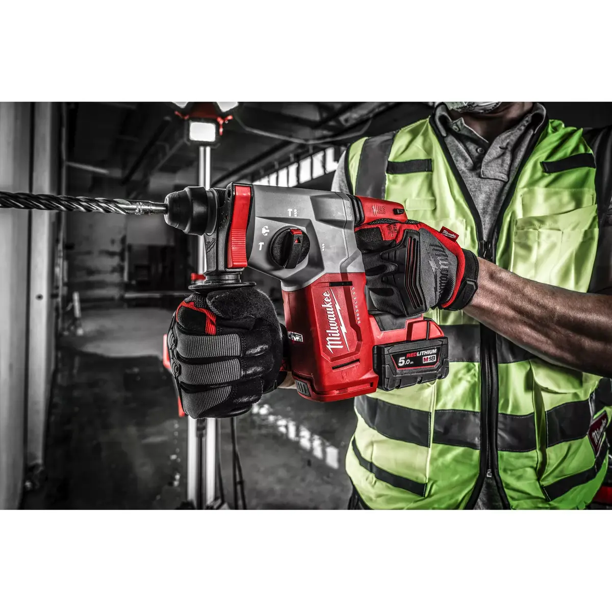 Milwaukee M18 BLH SDS-Plus Rotary Hammer Drill Photo 3