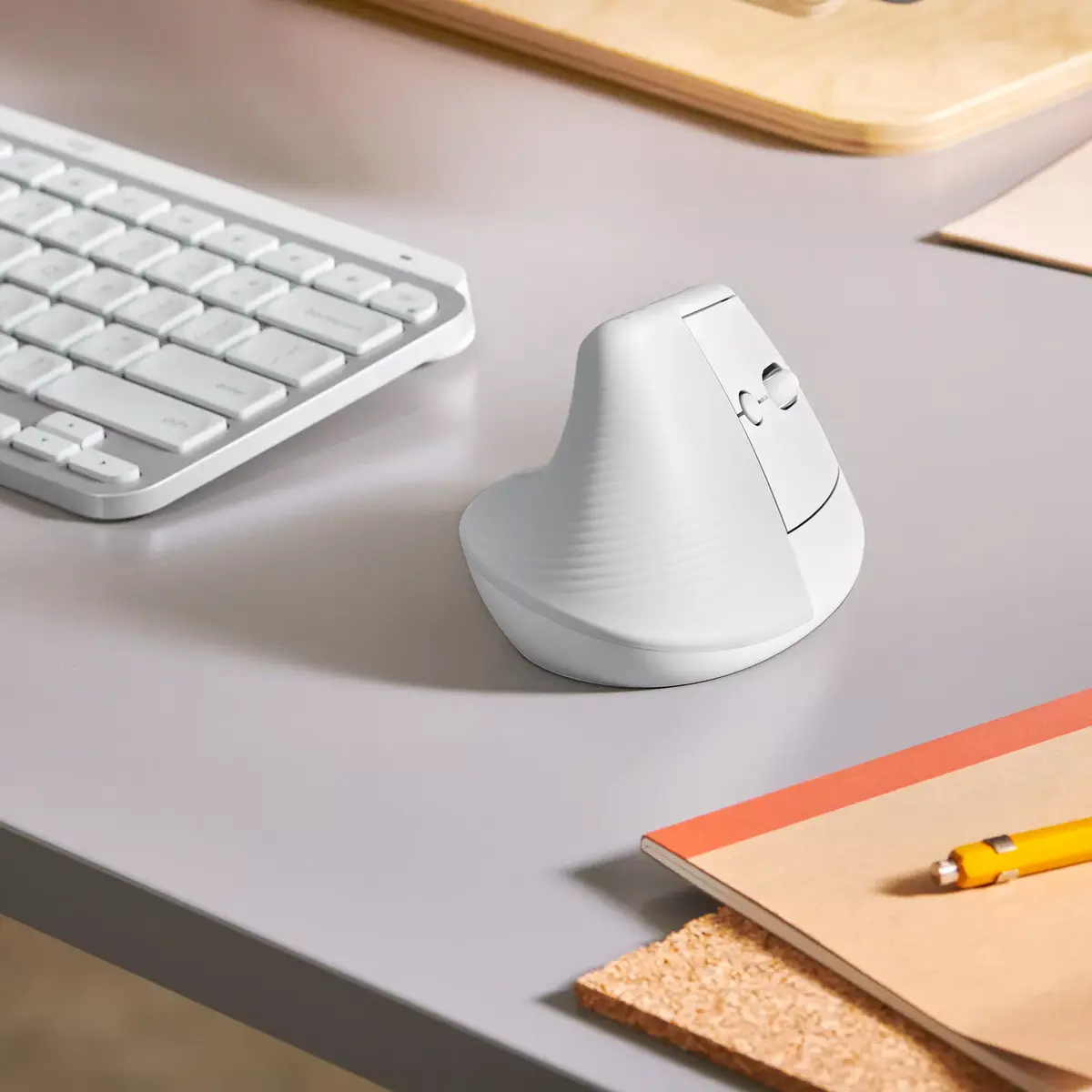 Pele Logitech Lift Vertical Ergonomic Mouse Photo 2
